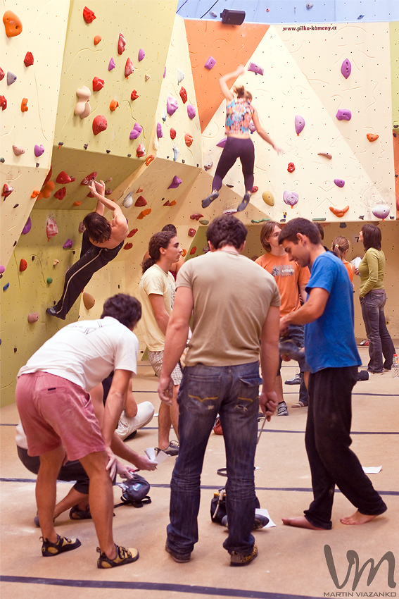 vertigo, open, lezecke, centrum, boulder, bouldering, umela, stena, boulder, pretek